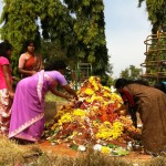 Poojas (adoração, culto) aos seus mestres espirituais e aos seus mortos
